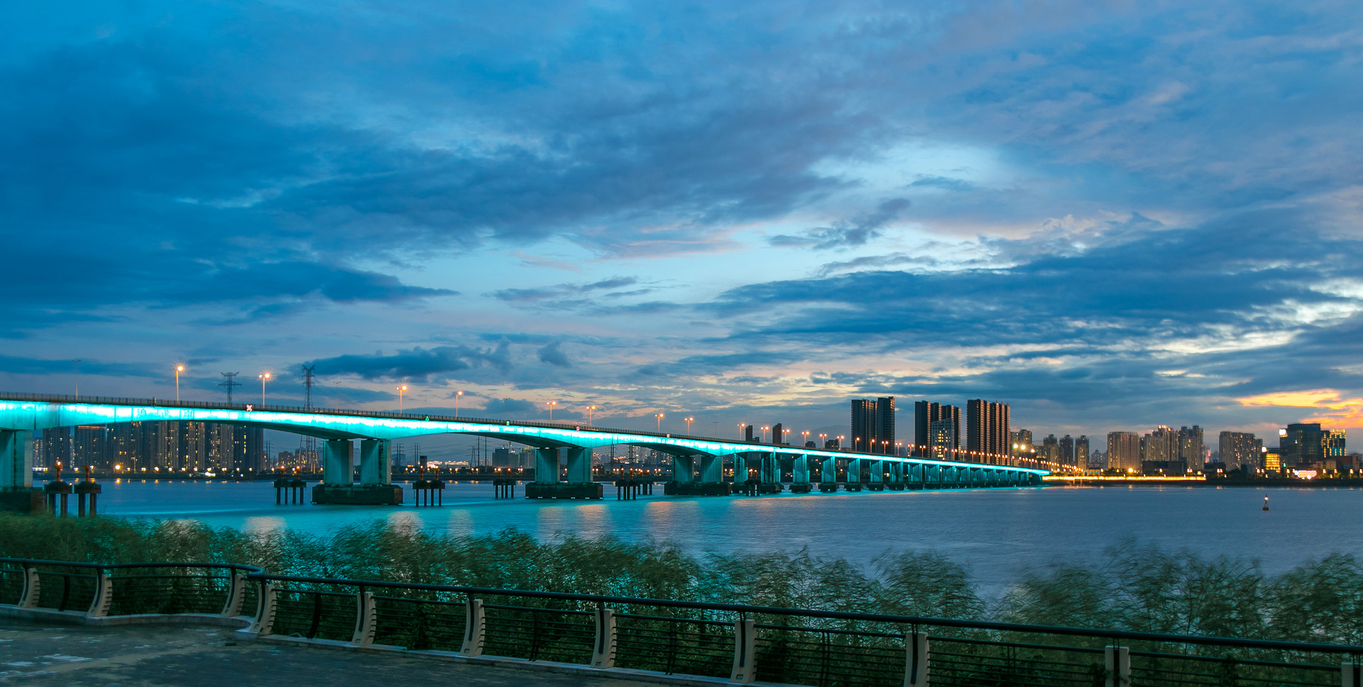 攝圖網_501663693_banner_溫州市甌江大橋夜景（企業(yè)商用）.jpg